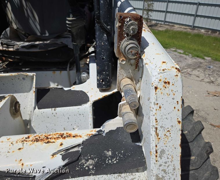 image for item YA1069 2002 Bobcat 763 skid steer loader