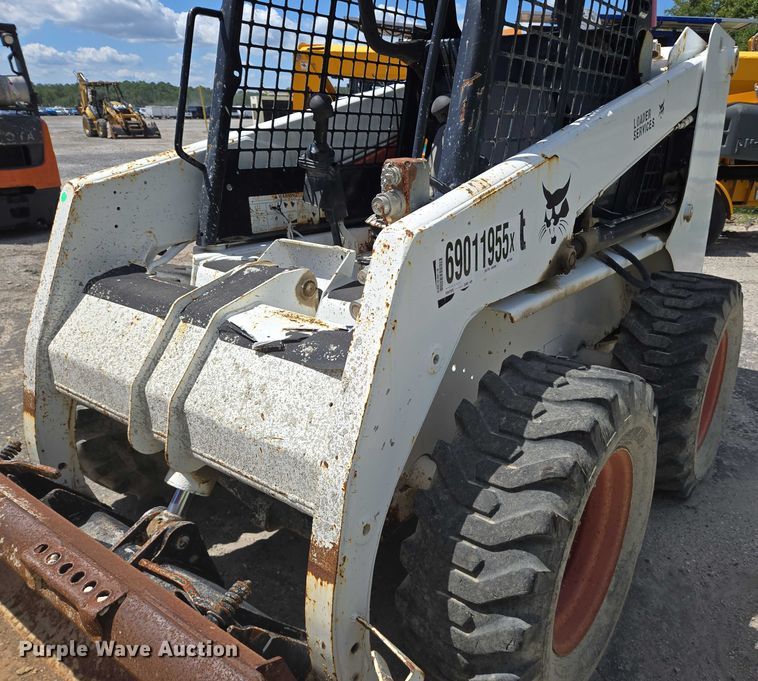 image for item YA1069 2002 Bobcat 763 skid steer loader