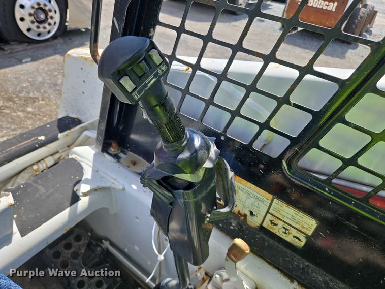 image for item YA1069 2002 Bobcat 763 skid steer loader