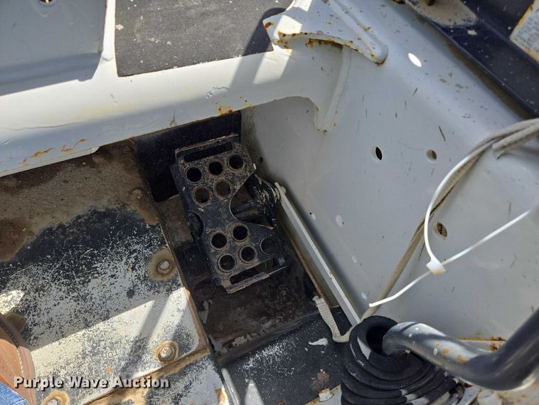 image for item YA1069 2002 Bobcat 763 skid steer loader