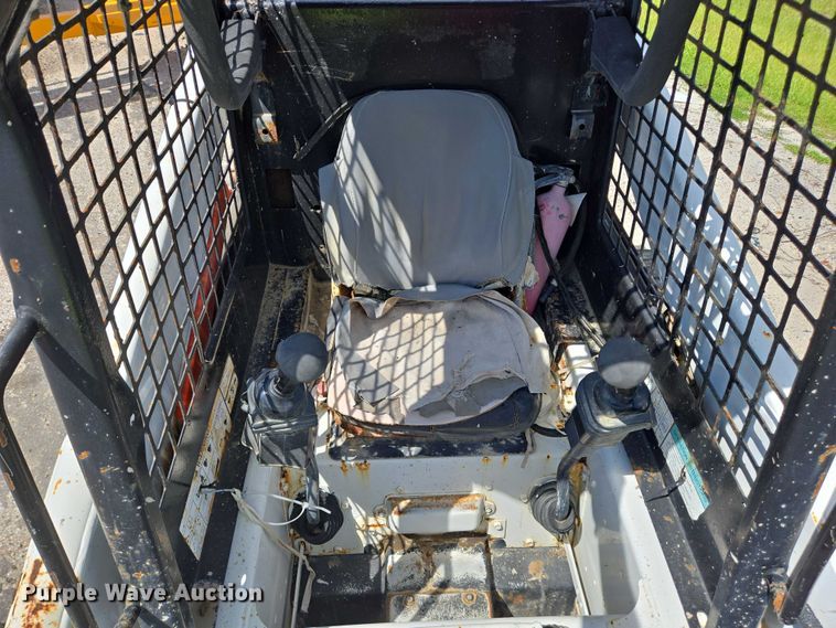 image for item YA1069 2002 Bobcat 763 skid steer loader