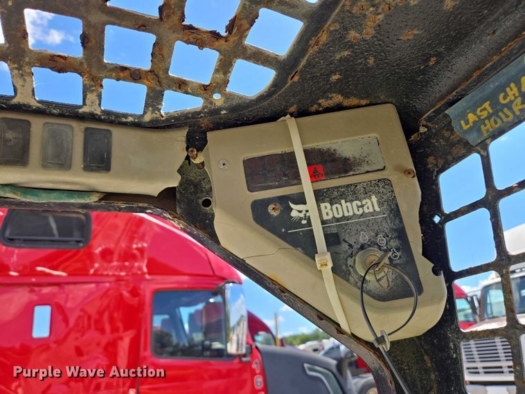 image for item YA1069 2002 Bobcat 763 skid steer loader