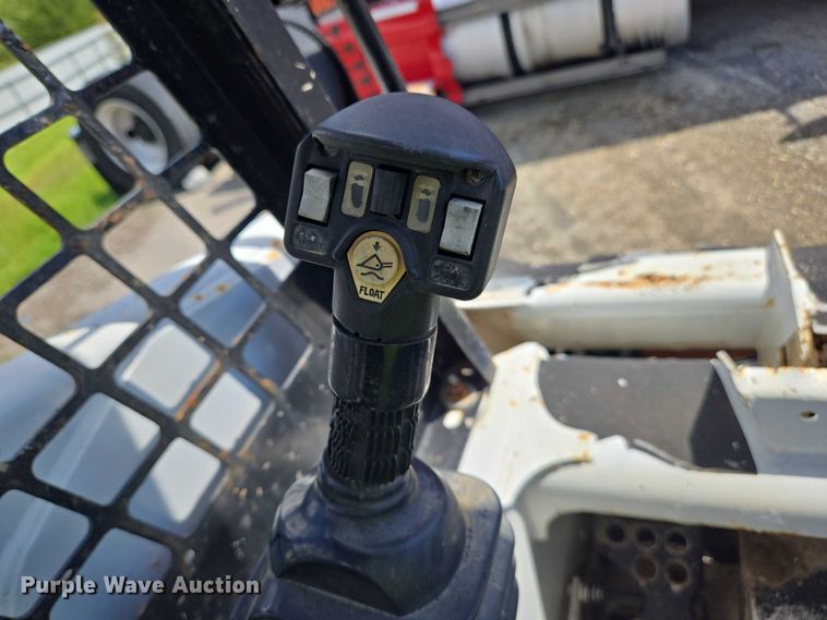 image for item YA1069 2002 Bobcat 763 skid steer loader