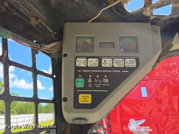 image for item YA1069 2002 Bobcat 763 skid steer loader