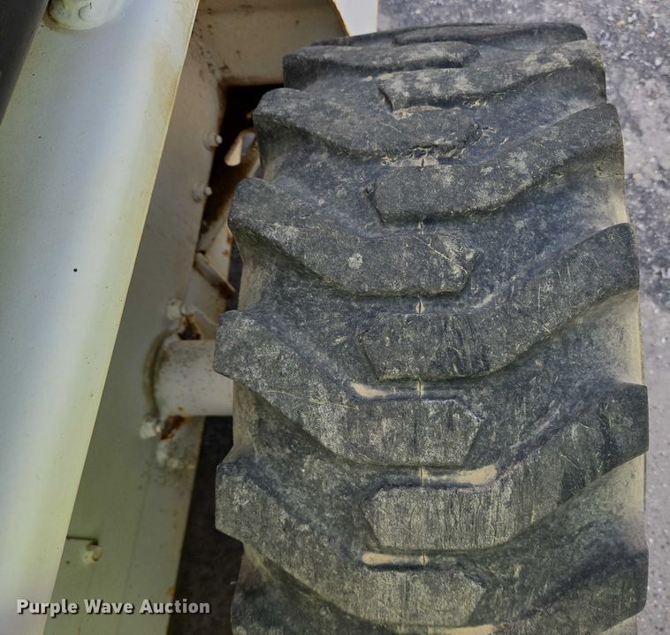 image for item YA1069 2002 Bobcat 763 skid steer loader