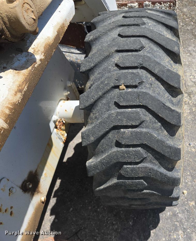 image for item YA1069 2002 Bobcat 763 skid steer loader