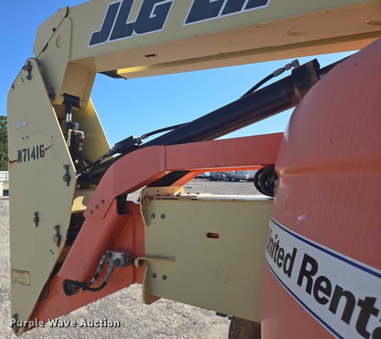 image for item YA1072 2011 JLG 600AJ boom lift