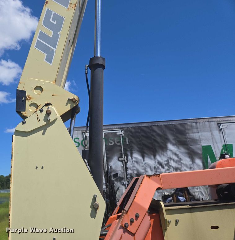 image for item YA1073 2014 JLG 600AJ boom lift