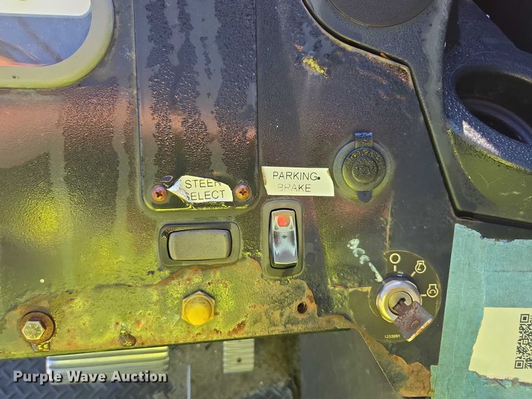 image for item YA1074 2015 Genie GTH-844 telehandler