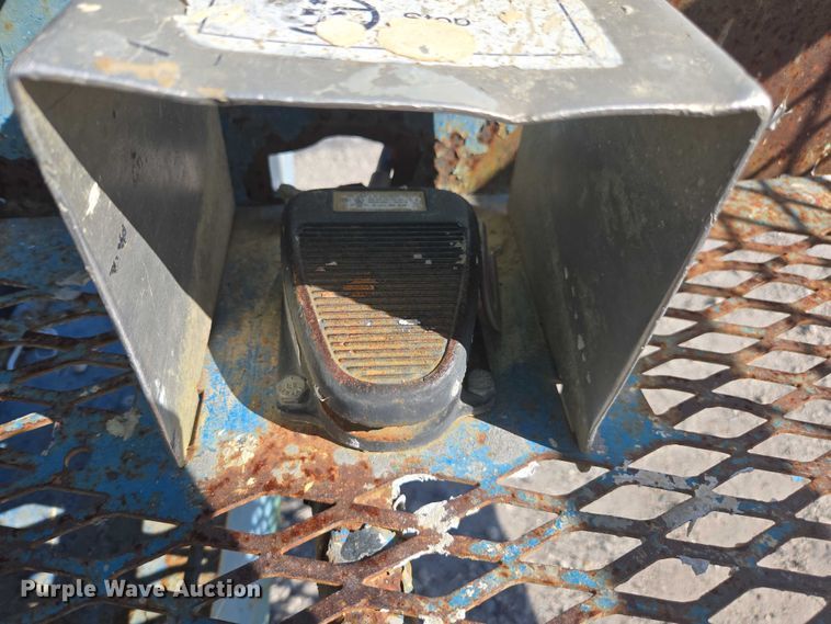 image for item YA1075 2004 Genie Z45 boom lift