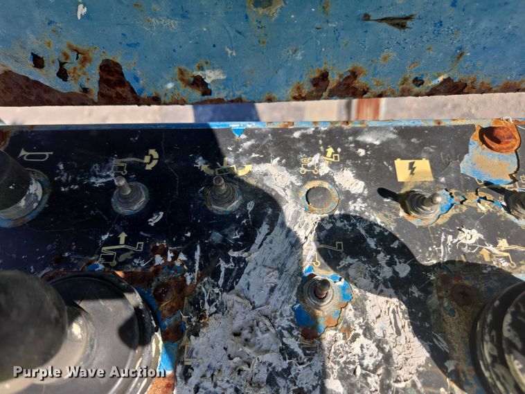 image for item YA1075 2004 Genie Z45 boom lift