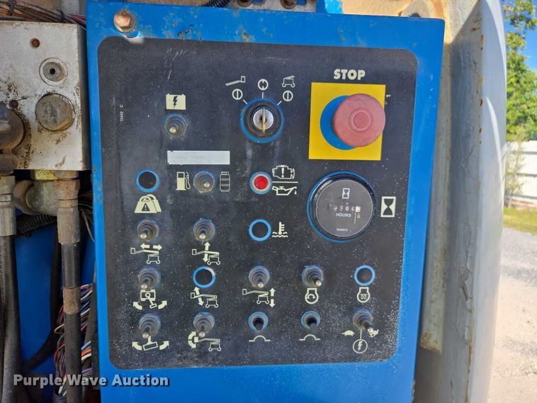 image for item YA1075 2004 Genie Z45 boom lift