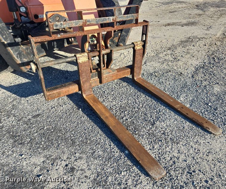 image for item YA1077 2014 JLG 10054 telehandler