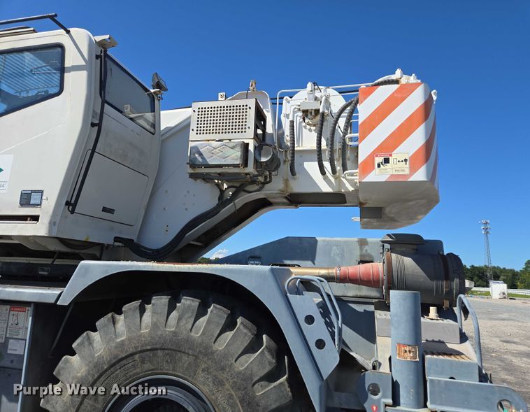 image for item YA1078 2013 Zoomlion RT55 crane