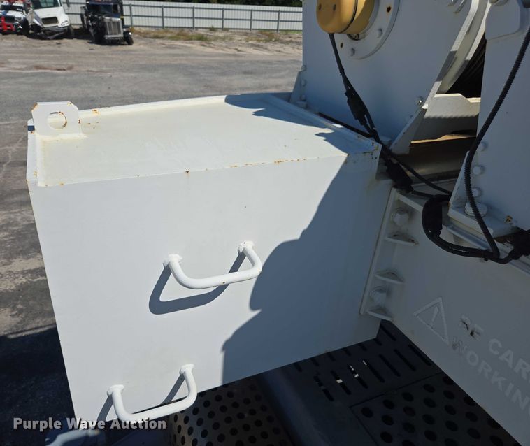 image for item YA1078 2013 Zoomlion RT55 crane