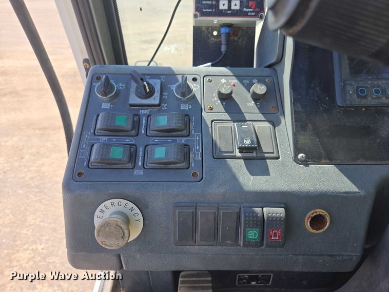 image for item YA1078 2013 Zoomlion RT55 crane