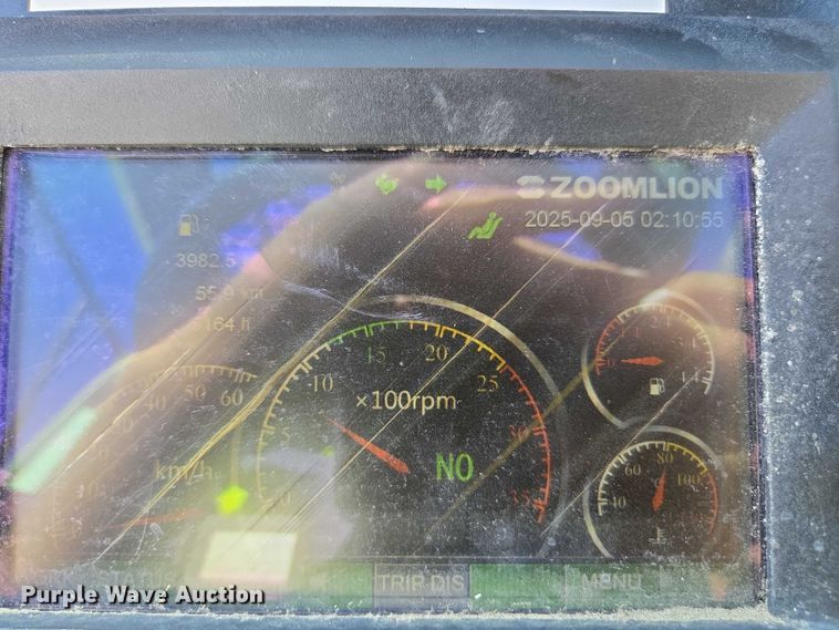 image for item YA1078 2013 Zoomlion RT55 crane