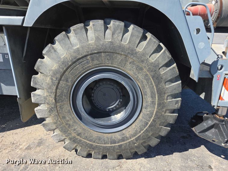 image for item YA1078 2013 Zoomlion RT55 crane