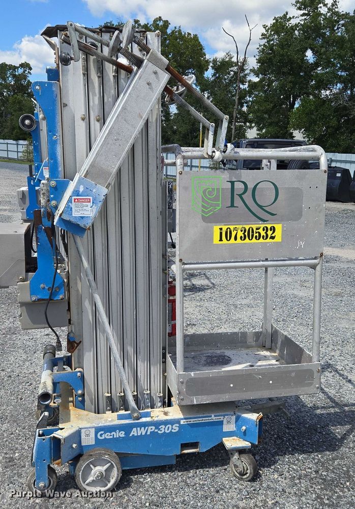 image for item YA1085 2018 Genie AWP-30S vertical lift