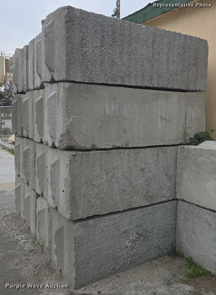 image for item ZA0696 (16) concrete edge bunker blocks