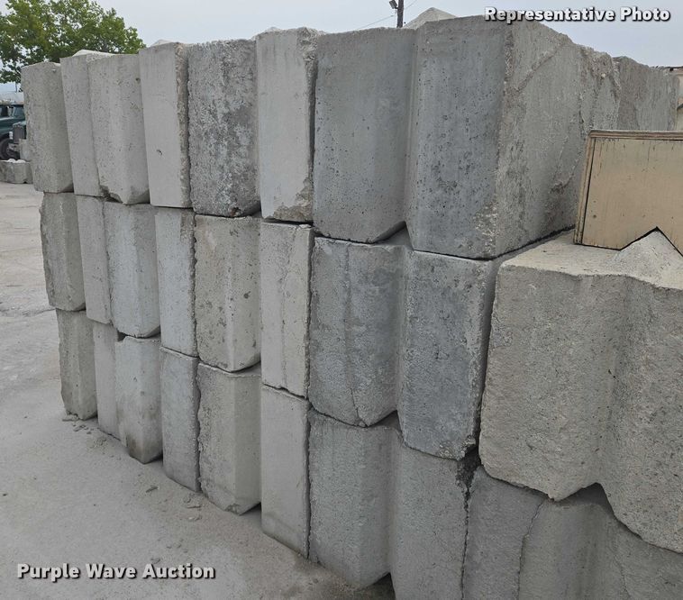 image for item ZA0714 (24) concrete edge bunker blocks