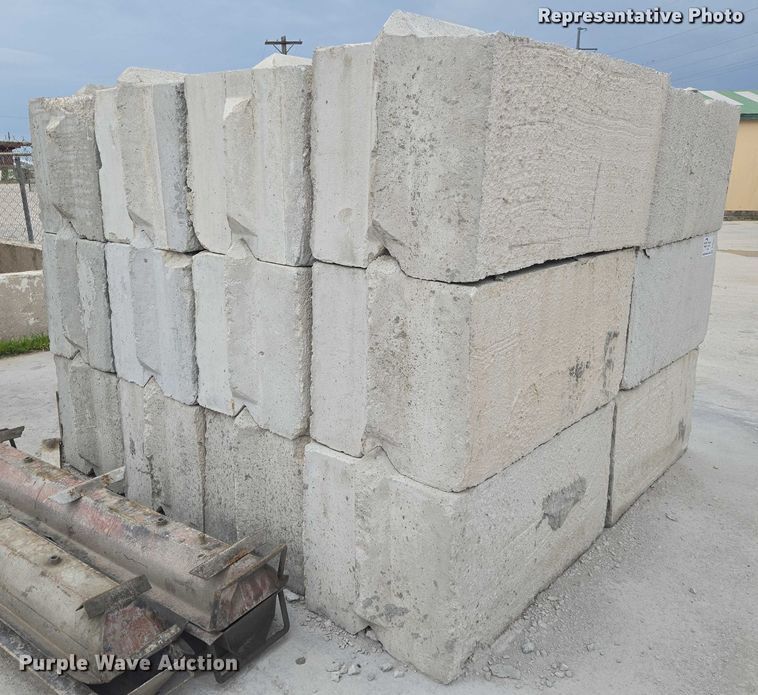 image for item ZA0716 (24) concrete edge bunker blocks