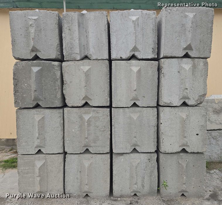image for item ZA0723 (16) concrete edge bunker blocks