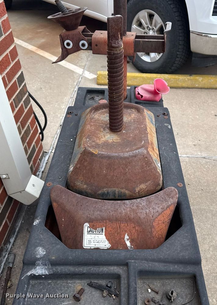 image for item DM5603 Coats 4050A Center Post Tire Machine