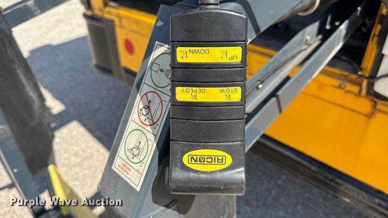 image for item DO2244 2008 IC PB105 school bus