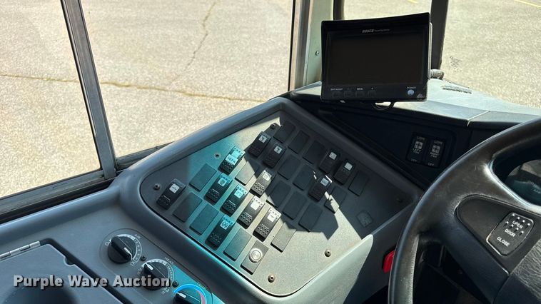 image for item DO2244 2008 IC PB105 school bus