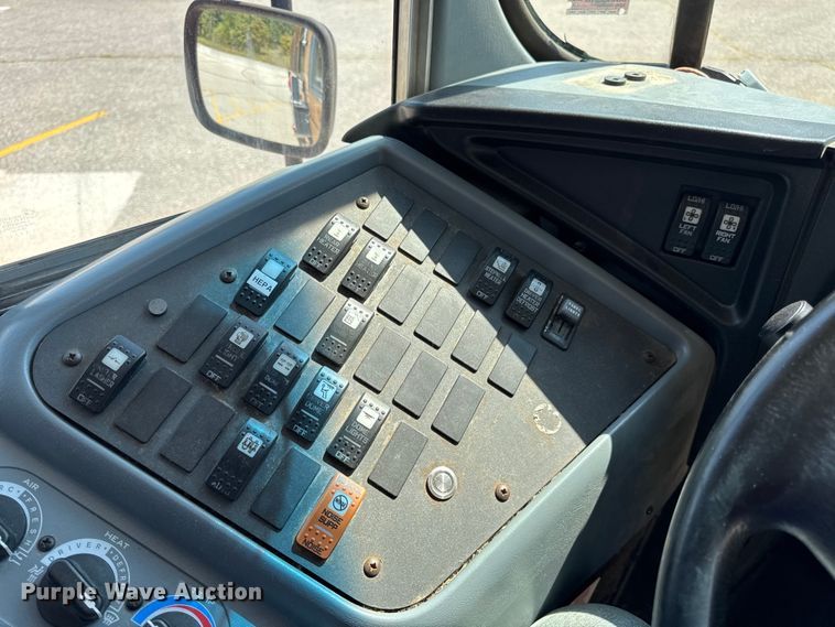 image for item DO2245 2013 IC PB105 school bus