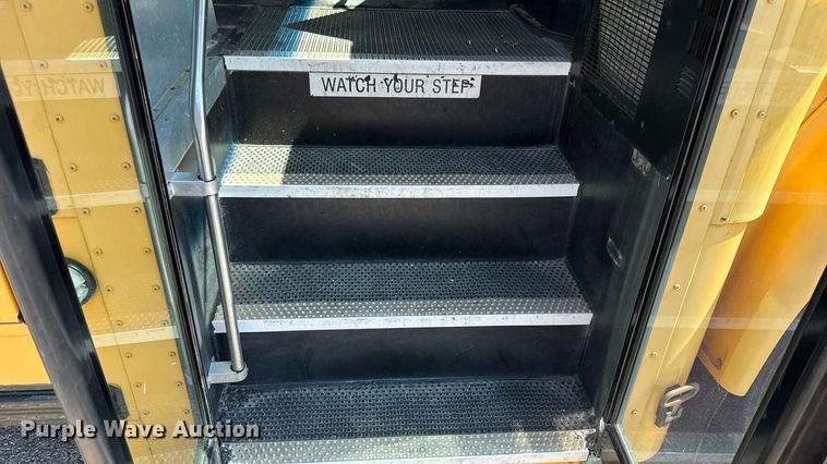 image for item DO2246 2010 IC PB105 school bus