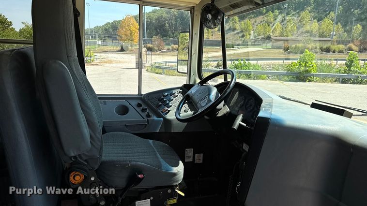 image for item DO2246 2010 IC PB105 school bus