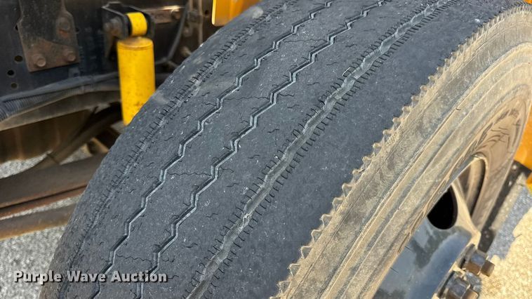 image for item DO2246 2010 IC PB105 school bus