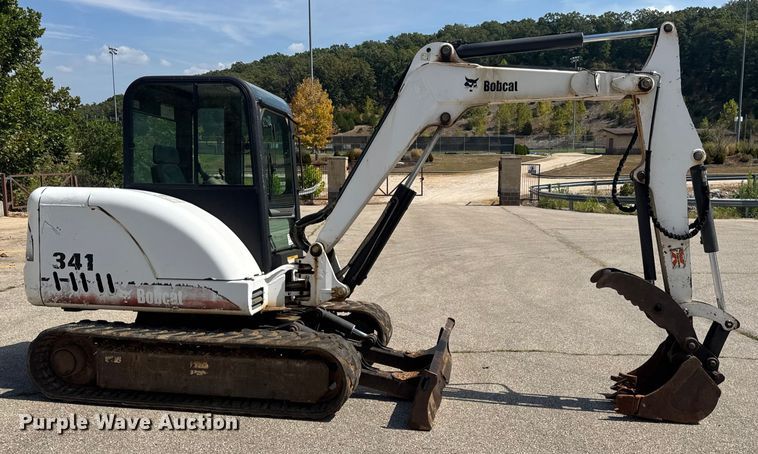 image for item DO2249 2001 Bobcat 341 mini excavator
