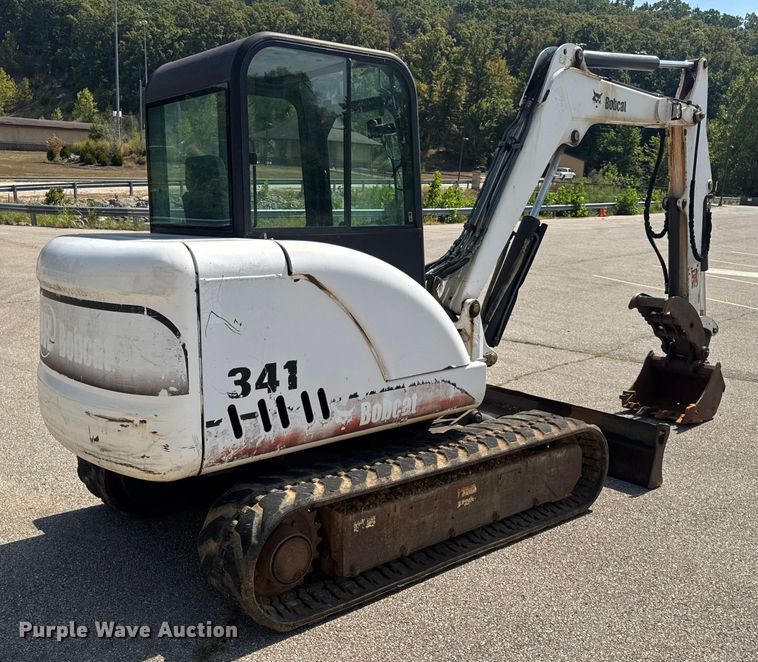 image for item DO2249 2001 Bobcat 341 mini excavator