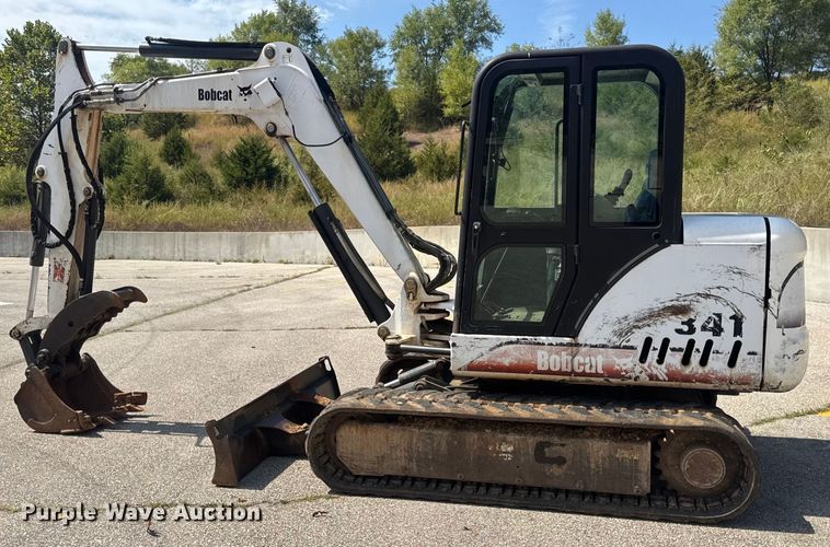 image for item DO2249 2001 Bobcat 341 mini excavator
