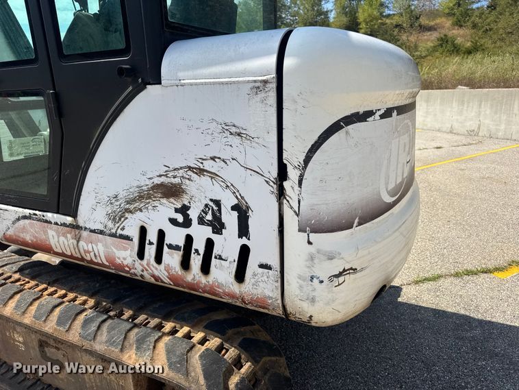 image for item DO2249 2001 Bobcat 341 mini excavator