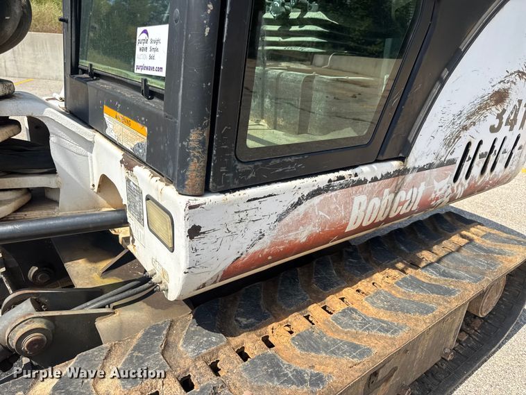 image for item DO2249 2001 Bobcat 341 mini excavator