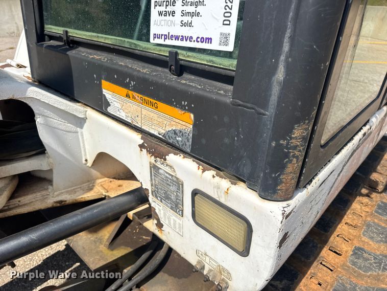 image for item DO2249 2001 Bobcat 341 mini excavator