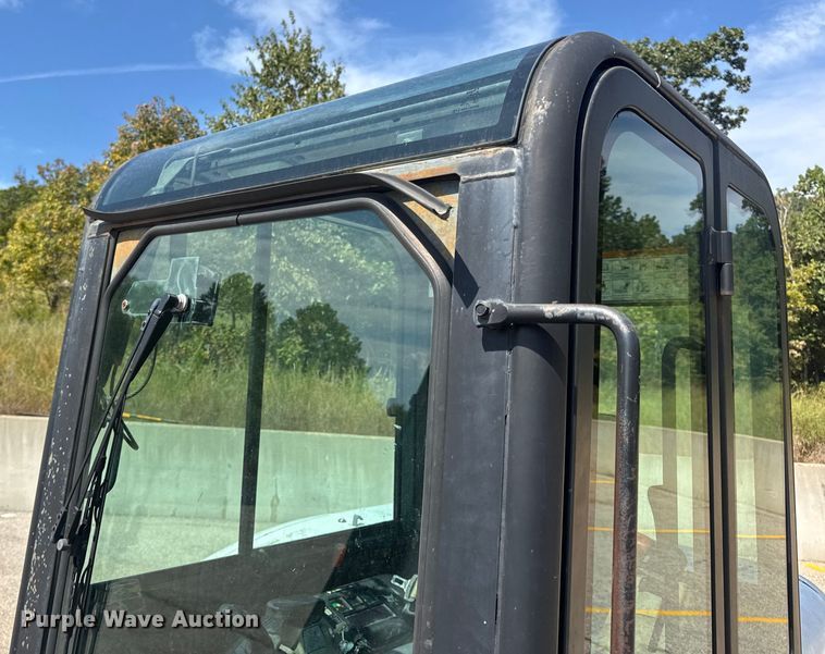 image for item DO2249 2001 Bobcat 341 mini excavator