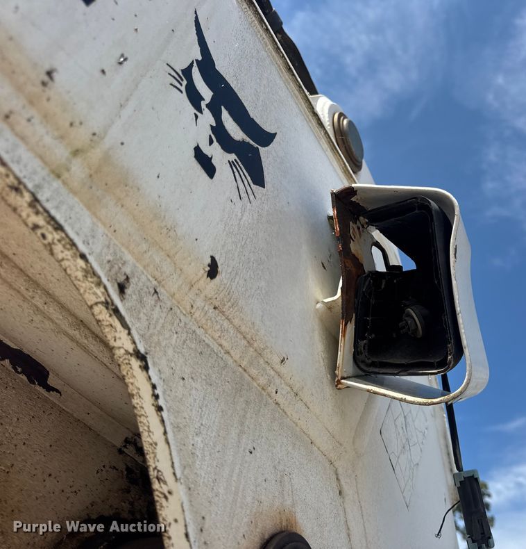 image for item DO2249 2001 Bobcat 341 mini excavator