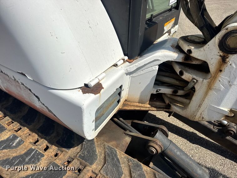 image for item DO2249 2001 Bobcat 341 mini excavator