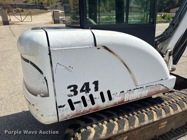 image for item DO2249 2001 Bobcat 341 mini excavator