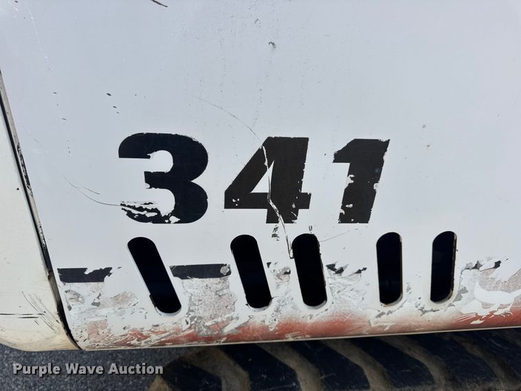 image for item DO2249 2001 Bobcat 341 mini excavator