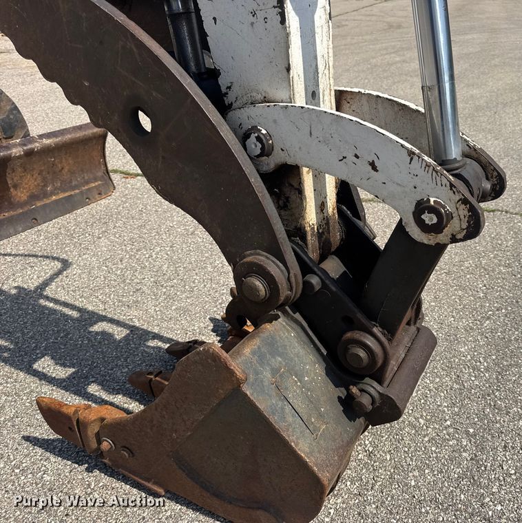 image for item DO2249 2001 Bobcat 341 mini excavator