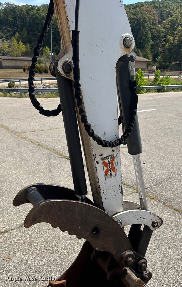 image for item DO2249 2001 Bobcat 341 mini excavator