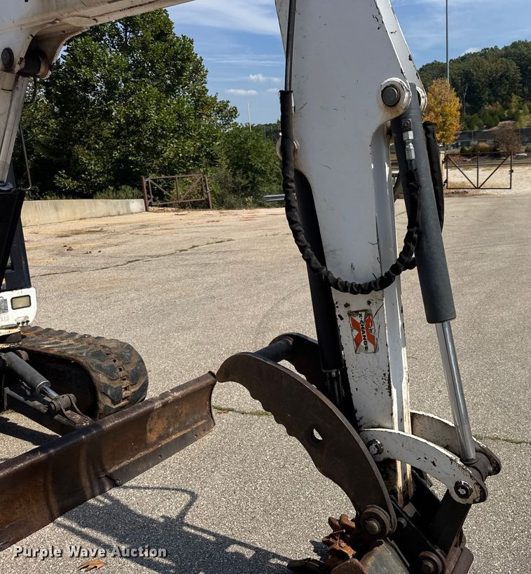 image for item DO2249 2001 Bobcat 341 mini excavator