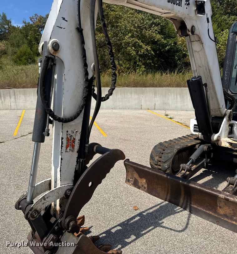 image for item DO2249 2001 Bobcat 341 mini excavator