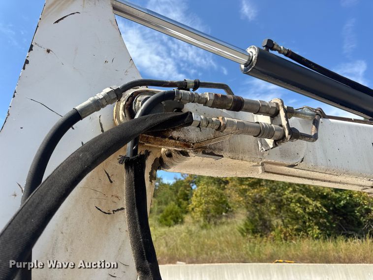 image for item DO2249 2001 Bobcat 341 mini excavator